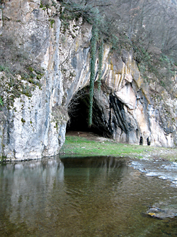 Рибничка пећина у селу Паштрићи